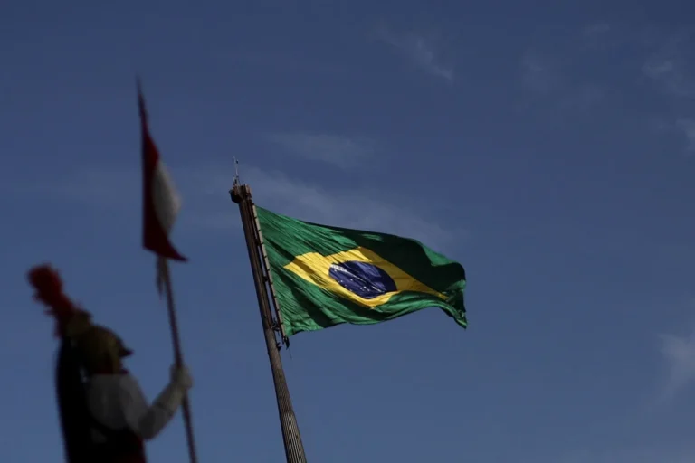 Brasil em Alerta: Risco de Rebaixamento da Nota de Crédito Antes das Eleições de 2026 Assusta Mercado