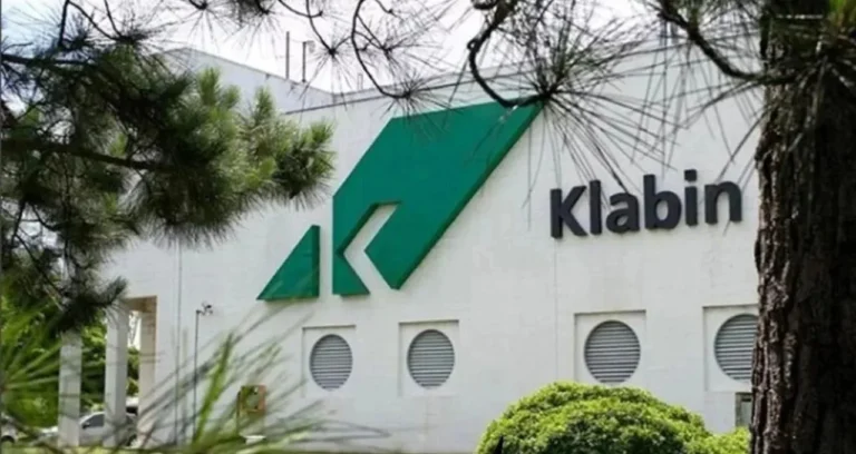 Klabin (KLBN11) Avalia Recompra de Ações como Alternativa Chave em Alocação de Capital Diante de Ciclo de Caixa Crescente