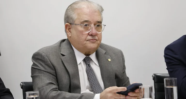 Líder do Republicanos: Flávio Bolsonaro tem ‘fragilidade enorme’ de articulação e está isolado na disputa presidencial
