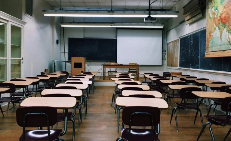 Ser Educacional (SEER3) Surpreende com Dividendos de R$ 61,1 Milhões e Reverte Prejuízo: Lucro Líquido Ajustado Salta 112,1% no 4T25