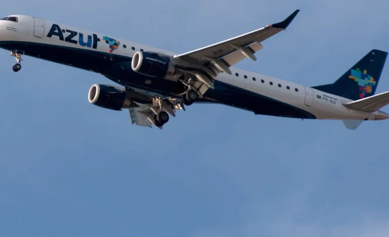 Azul (AZUL3): Acionistas Aprovam Grupamento Histórico de Ações; Entenda o Impacto e a Mudança de Código na Bolsa