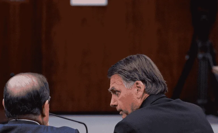 Boletim Médico: Bolsonaro com Alta Prevista para Sexta-feira (27) Após Pneumonia; Prisão Domiciliar de 90 Dias Concedida