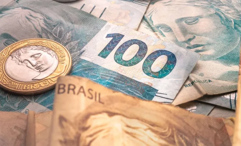 Brasil Alerta: Déficit em Conta Corrente Supera Expectativas em Fevereiro, Investimentos Diretos Abaixo do Previsto