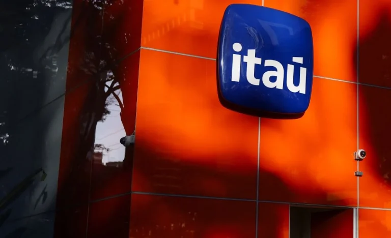 Itaú Unibanco (ITUB4) Revoluciona Estrutura: Incorpora Itaucard em Movimento Estratégico para Otimizar Operações e Eficiência