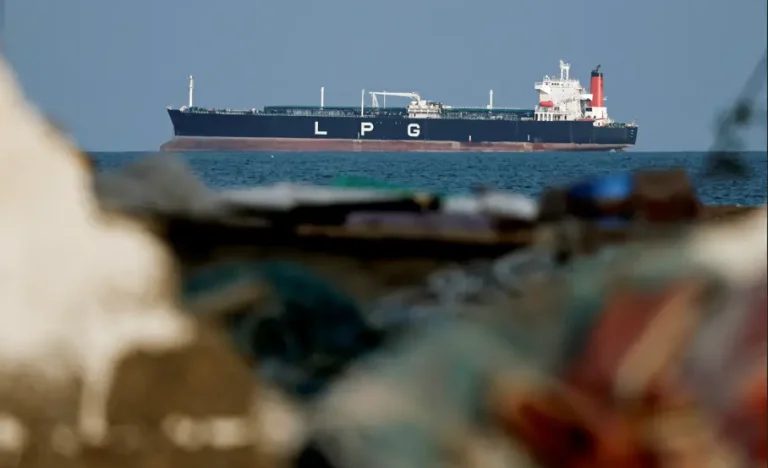 Reino Unido Lidera Reunião Global com Mais de 40 Países para Desbloquear o Estreito de Ormuz e Combater Crise Econômica Global