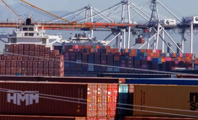 Déficit Comercial dos EUA Dispara com Importações Recordes Superando Exportações Históricas: O Que Isso Significa Para a Economia?