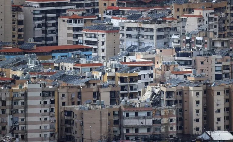 Guerra no Líbano: Premier Lamenta Falta de Fim à Vista e Milhões Deslocados, Israel Planeja Zona de Segurança
