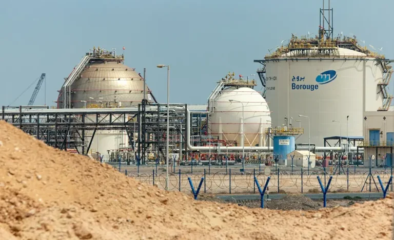 Ataque Paralisa Gigante Petroquímica em Abu Dhabi e Alerta o Golfo Pérsico: Entenda o Impacto Global