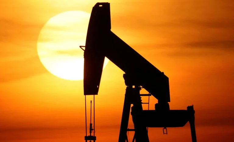 Alerta Global: Petróleo WTI dispara 3% com ameaças de Trump ao Irã e prazo para Estreito de Ormuz