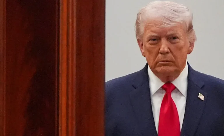 Gasolina Cara Até Novembro? Trump Sugere Preços Altos Ligados a Tensão com Irã e Eleições de Meio de Mandato