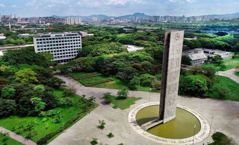Greve na USP: Alunos Aprovam Paralisação e Se Unem a Protesto de Servidores Contra Bônus Exclusivo para Professores