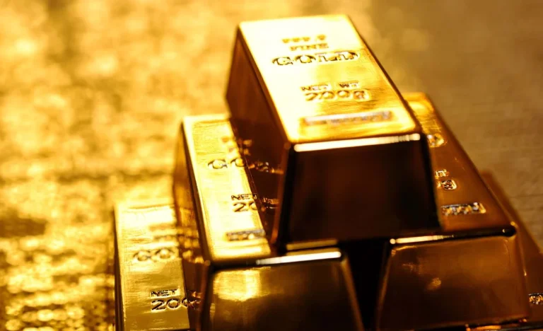 Ouro se aproxima dos R$ 5 mil por onça: Preços sobem com cessar-fogo estendido entre EUA e Irã, mas incertezas persistem nas negociações