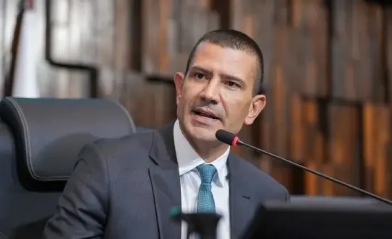 Alerj Pede ao STF: Douglas Ruas Assume Governo do Rio Interinamente Após Eleição na Casa