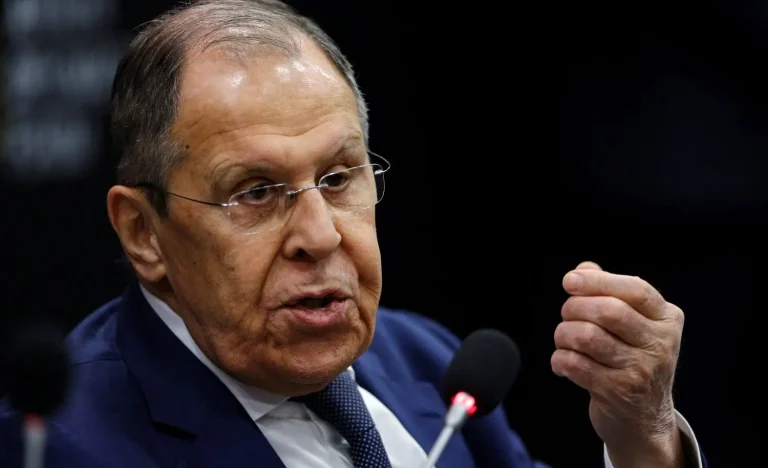 Lavrov Acusa EUA de Ignorar Leis Internacionais por Petróleo e Domínio Energético Global