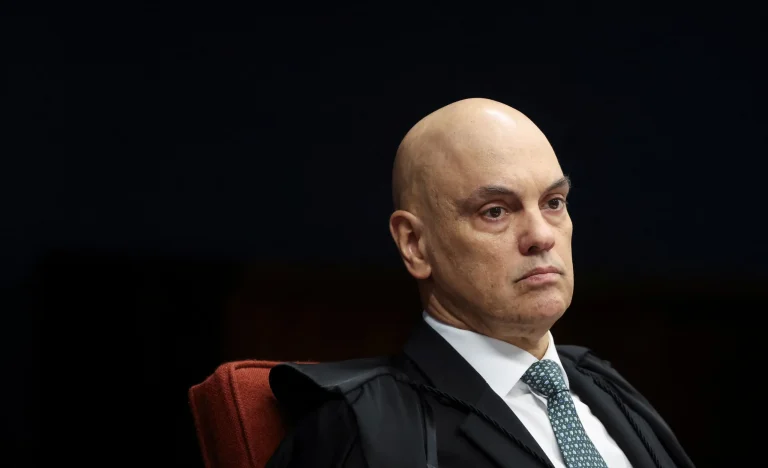 Alexandre de Moraes: Início do Cumprimento de Penas para Condenados no Núcleo 2 da Trama Golpista e Impacto das Decisões do STF