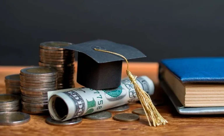 Educação: Novas regras e ciclo de matrículas impulsionam resultados de YDUQ3, COGN3, VTRU3 e ANIM3 em 2026