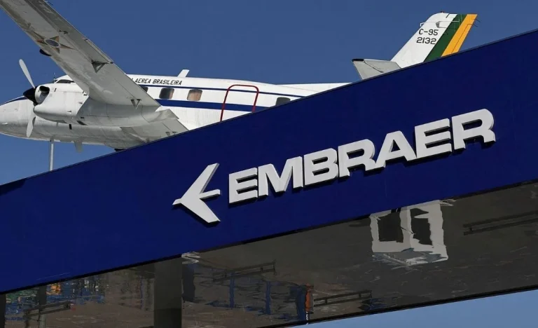 Embraer (EMBJ3): Carteira de Pedidos Recorde Impulsiona Otimismo de Analistas Antes do 1T26; Veja Recomendações
