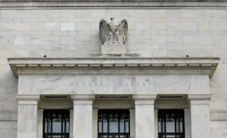Fed Mantém Juros e Powell Pode Despedir-se: Futuro do Banco Central dos EUA em Aberto com Possível Saída do Presidente do Fed