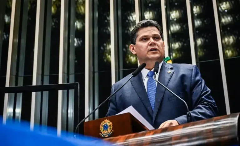 Alcolumbre se reaproxima do bolsonarismo: A rejeição a Jorge Messias é um recado para Lula e o STF