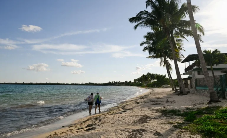 Crise Energética em Cuba Derruba Turismo: Chegadas de Estrangeiros Caem Quase 50% no 1º Trimestre