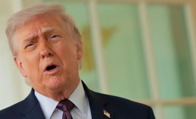 Trump critica Irã e ameaça: ‘Ou destruímos ou fazemos um acordo’, EUA querem paz, mas negociações estagnam