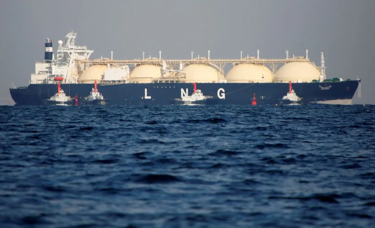 Guerra no Irã Põe em Risco GNL Europeu: Europa Troca Petróleo Russo por Nova Vulnerabilidade Energética
