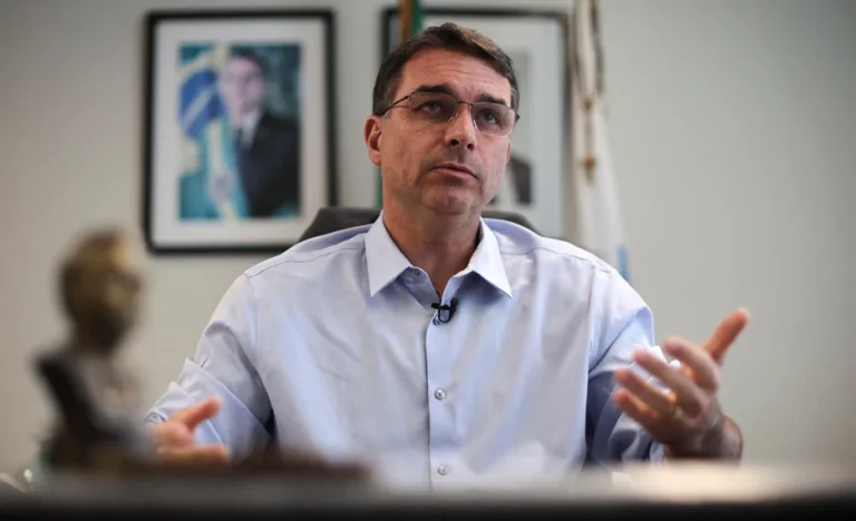 Flávio Bolsonaro Propõe Redução da Maioridade Penal para 14 Anos em Casos de Crimes Hediondos se Eleito Presidente em 2026