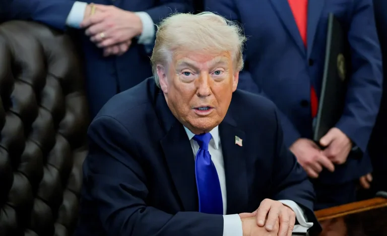 Trump acusa Irã de atacar navios em Ormuz e cita cargueiro sul-coreano em meio a escalada de tensões