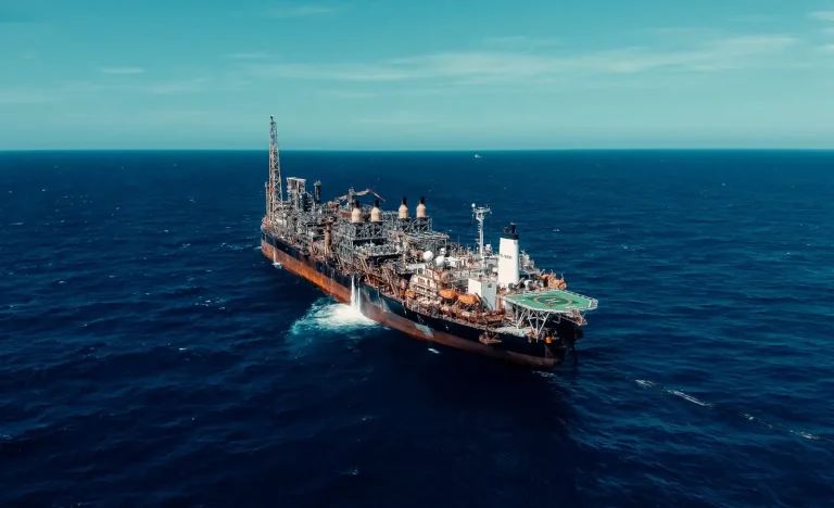 PRIO, Brava ou PetroReconcavo: Qual Petroleira Independente Se Destacará no 1T26 com a Alta do Petróleo?