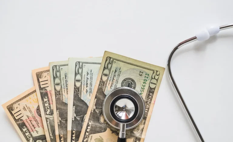 Dinheiro Compra Saúde e Longevidade? Clínicas Premium e Suplementos na Busca por Viver Mais e Melhor
