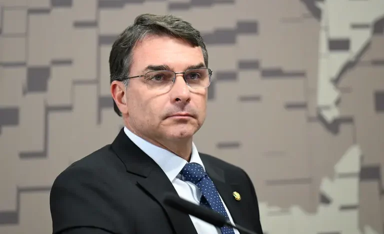 Flávio Bolsonaro cogita revogar Reforma Tributária e propõe novo modelo simplificado