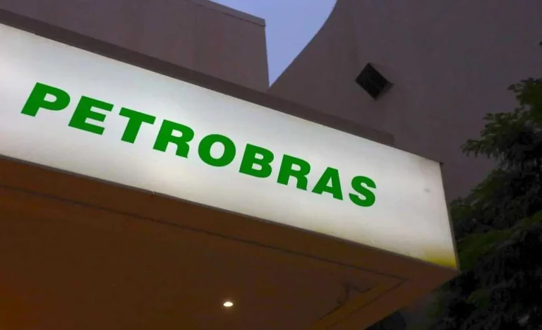 Petrobras (PETR4) Lucra R$ 32,7 Bilhões no 1T26, Queda de 7,2%, Mas Vê Sinais de Recuperação em Exportações