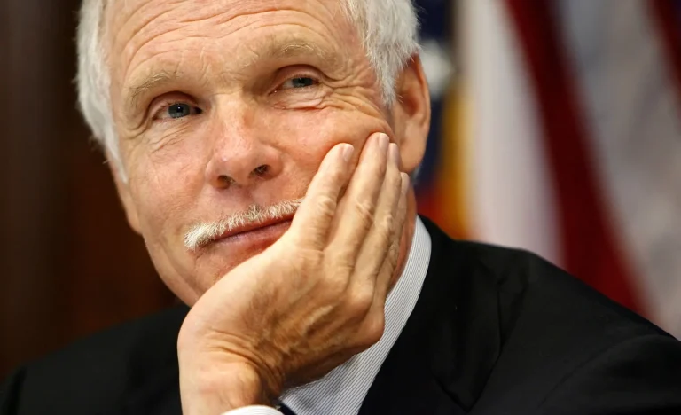 Ted Turner Revela: “Perdi mais dinheiro do que qualquer pessoa na história do capitalismo!”