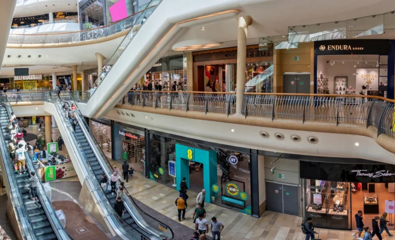 Fundo de Shoppings PMLL11 Anuncia Oferta de R$ 1 Bilhão e Investidores Profissionais Ganham Destaque em Dia de Queda do IFIX