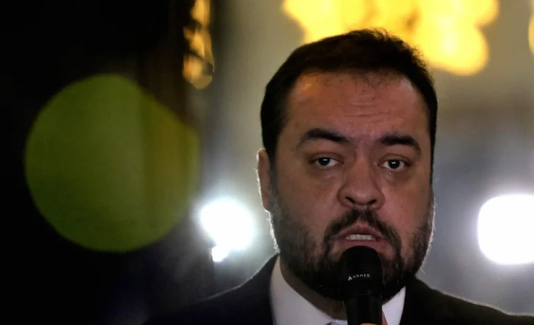 Operação da PF: Cláudio Castro e dono da Refit são alvos de busca e apreensão milionária; entenda o caso