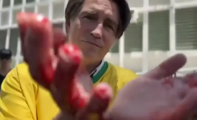 Filme “Dark Horse” sobre Bolsonaro classificado como Crime no IMDb gera polêmica e Flávio Bolsonaro se defende de acusações de financiamento
