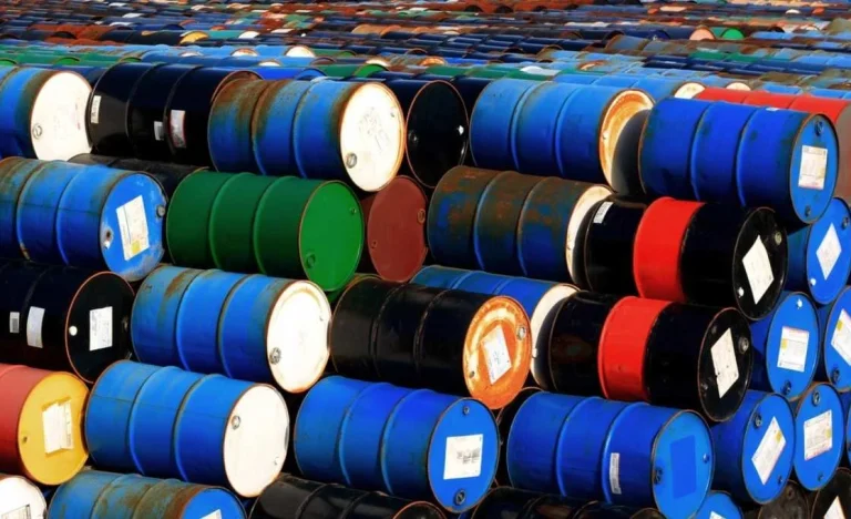 EUA Aceitam Suspender Sanções Petrolíferas Contra Irã em Nova Proposta, Agência Reporta Mudança Chave nas Negociações