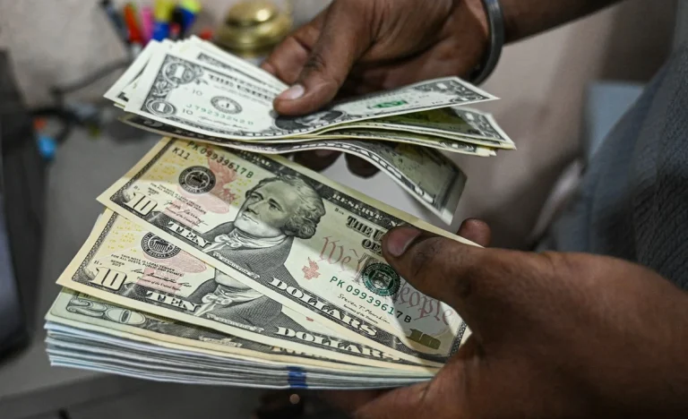Dólar recua antes de ata do Fed e balanço da Nvidia: EUA e Irã negociam acordo de paz?