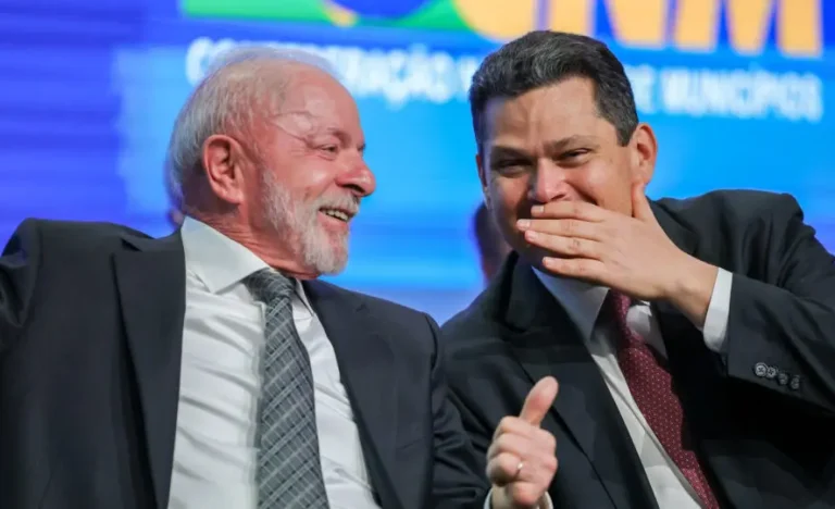 Lula e Alcolumbre se encontram no TCU em clima ameno, mas distanciamento político persiste após rejeição no STF