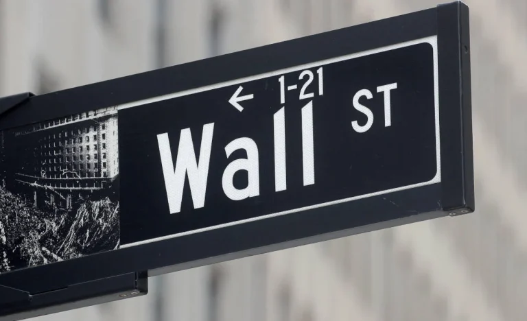 Wall Street em Alta: Otimismo com Paz no Oriente Médio e Nova Era no Fed Impulsionam Dow Jones a Recordes