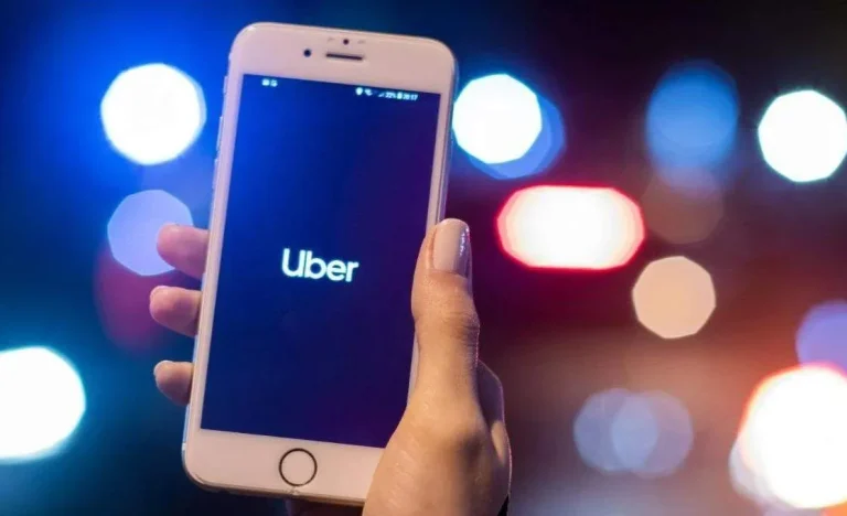 Uber revoluciona viagens: Reserve hotéis direto no app e ganhe cashback com parceria Expedia