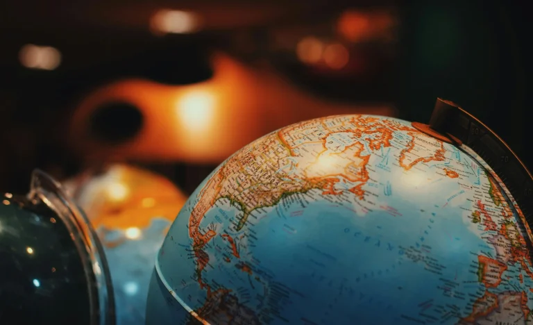 Investidor Brasileiro Busca Riqueza Global: Ações, Renda Fixa e Tecnologia Impulsionam Expansão Internacional em 2026