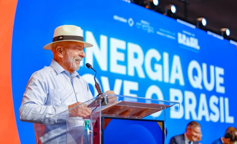Lula inicia radioterapia em Brasília após cirurgia de tumor e mantém agenda presidencial sem restrições