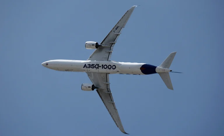 China adia entregas da Airbus em jogada estratégica para acelerar certificação de aviões chineses na Europa