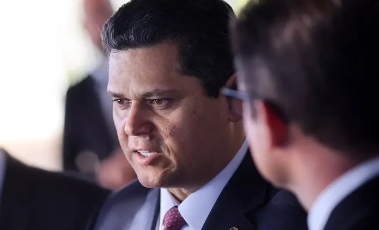 Alcolumbre confirma debate sobre PEC 6×1 antes das eleições: Senadores buscam evitar desgaste político com trabalhadores