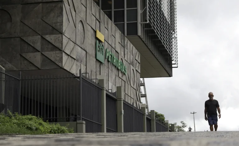 Goldman Sachs mantém otimismo em petroleiras: Petrobras lidera com recomendação de compra e dividendos robustos