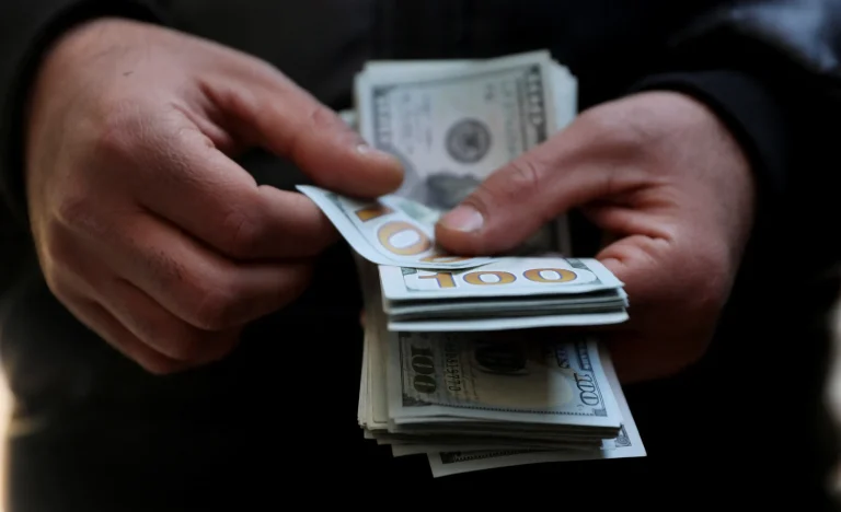 Dólar a R$ 5: Oportunidade Única ou Fim de Ciclo? Especialistas Analisam o Futuro da Moeda Americana no Brasil