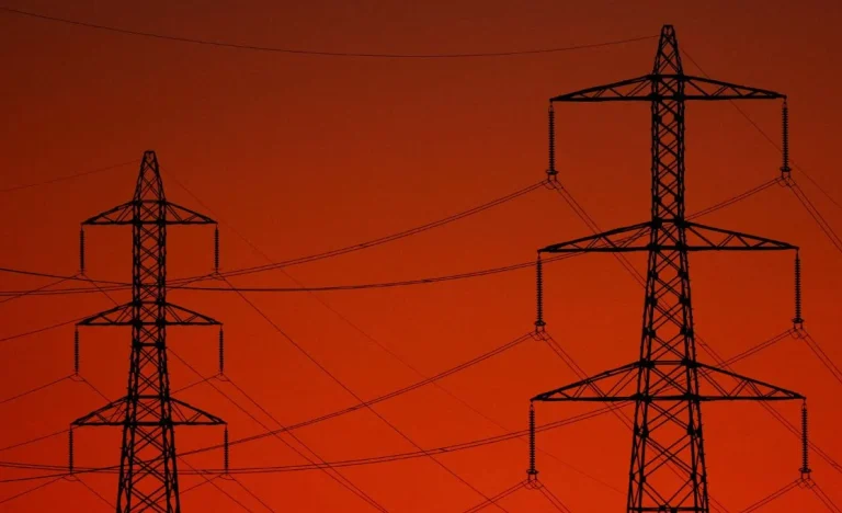 Brasil dá salto na energia limpa: Regulamentação de baterias e leilão em dezembro prometem revolucionar o setor elétrico