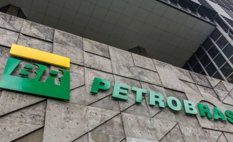 Petrobras (PETR4) Aumenta Gasolina: Entenda o Impacto Real e o Sinal Positivo para o Mercado em Meio a Guerras e Subvenções