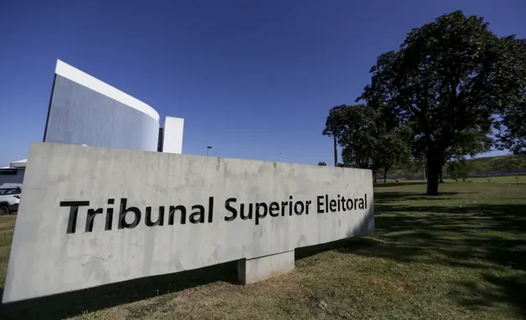 Fundo Eleitoral 2026: PL e PT Lideram Divisão Bilionária de R$ 4,9 Bilhões; Entenda Como o Dinheiro é Distribuído